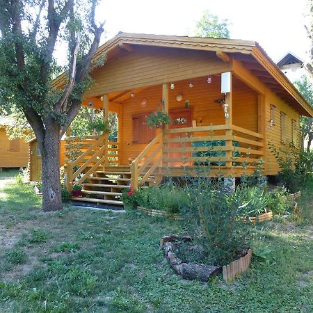 Camping, Hotel De Plein Air Les Cariamas Chateauroux-les-Alpes Exterior foto