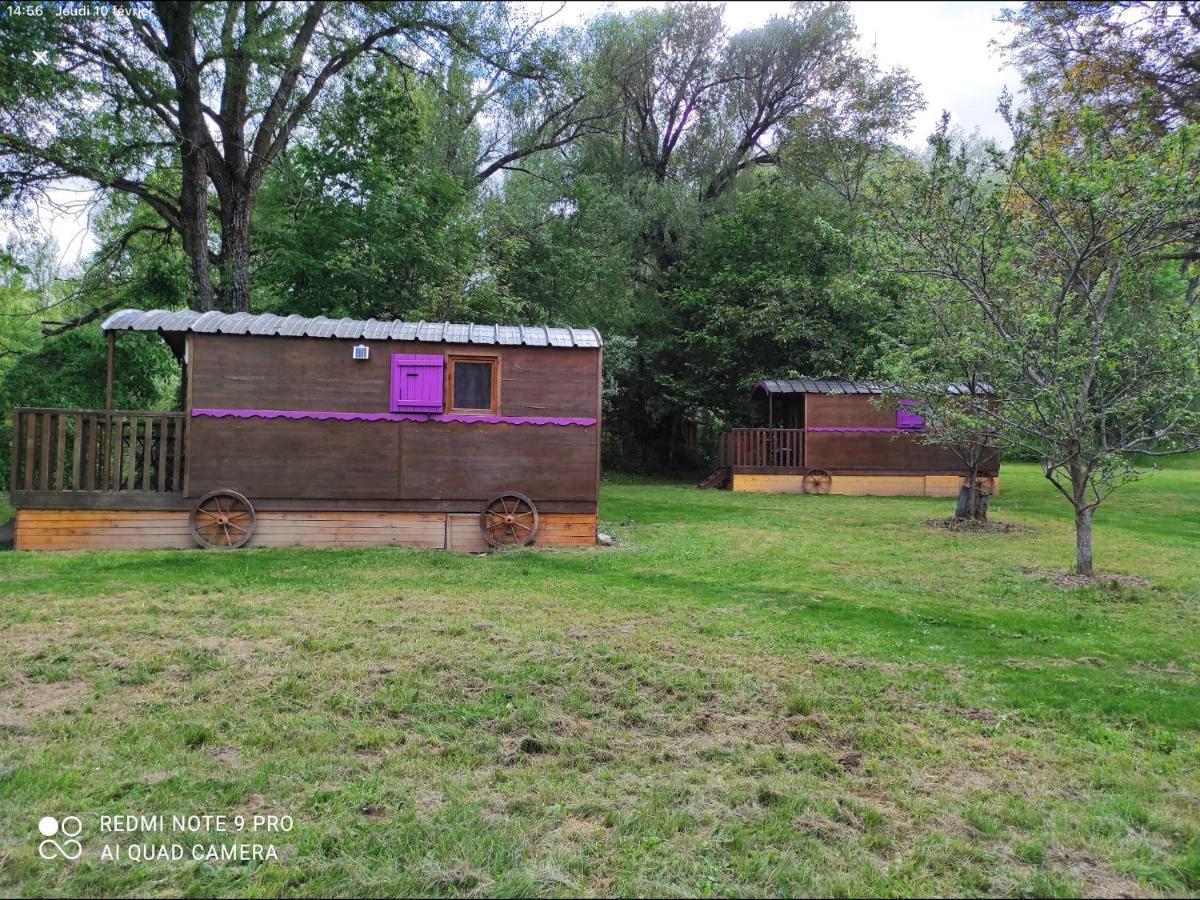 Camping, Hotel De Plein Air Les Cariamas Chateauroux-les-Alpes Exterior foto