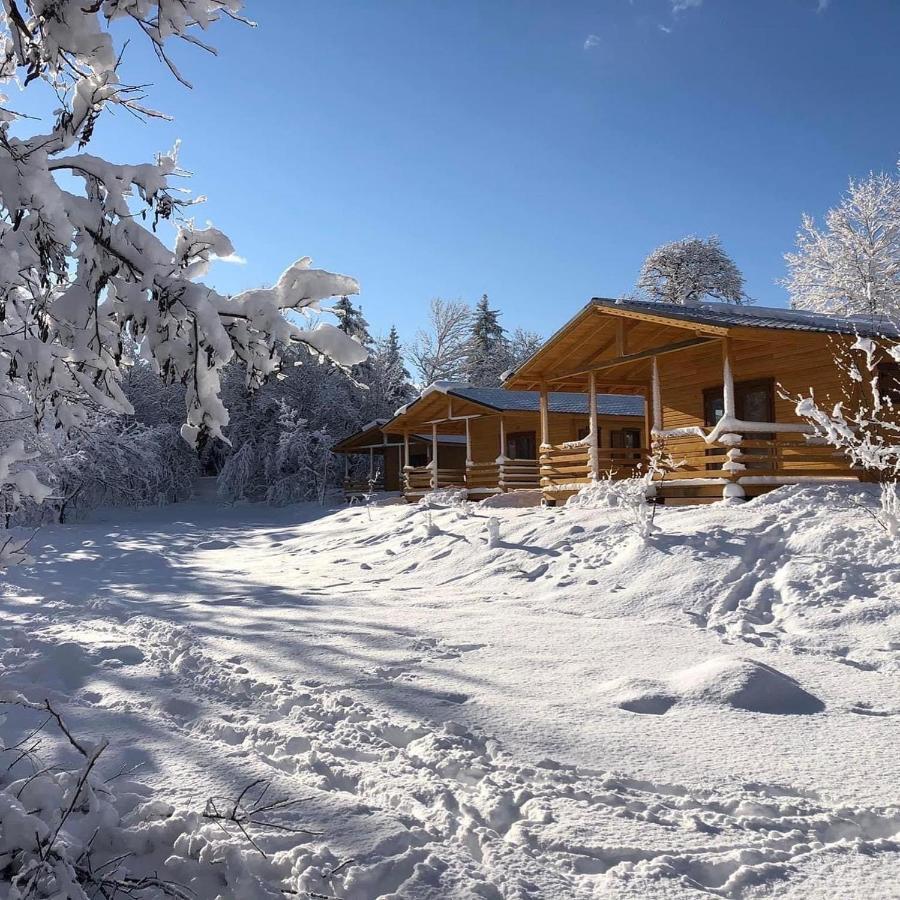 Camping, Hotel De Plein Air Les Cariamas Chateauroux-les-Alpes Exterior foto