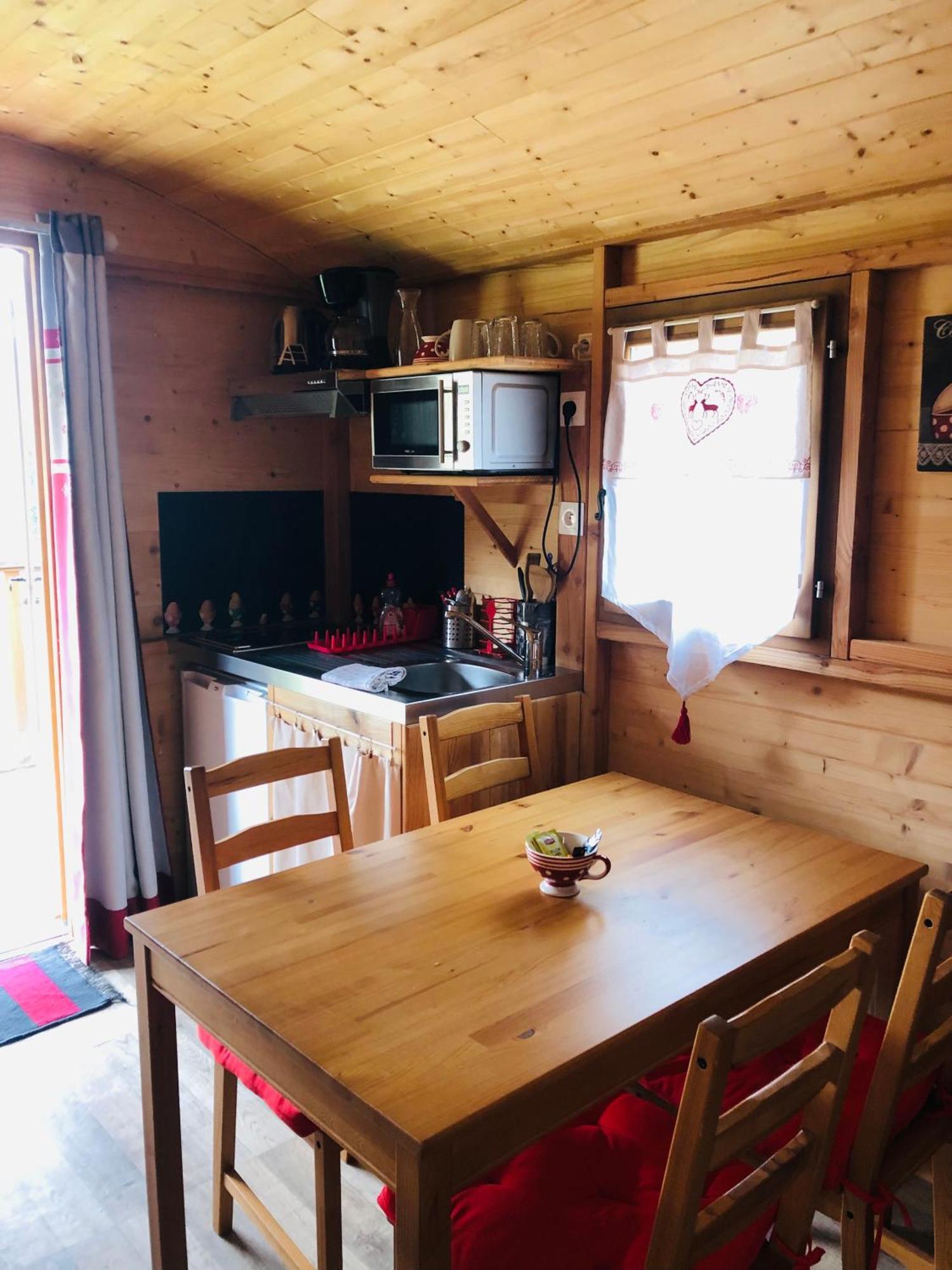 Camping, Hotel De Plein Air Les Cariamas Chateauroux-les-Alpes Exterior foto