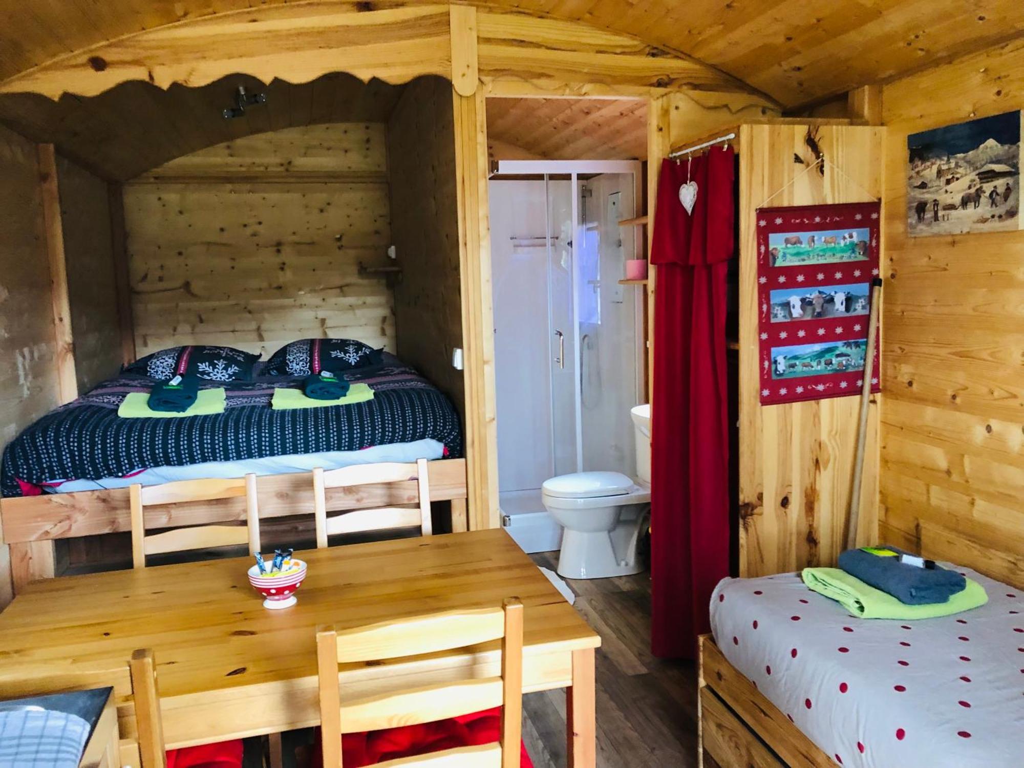 Camping, Hotel De Plein Air Les Cariamas Chateauroux-les-Alpes Exterior foto