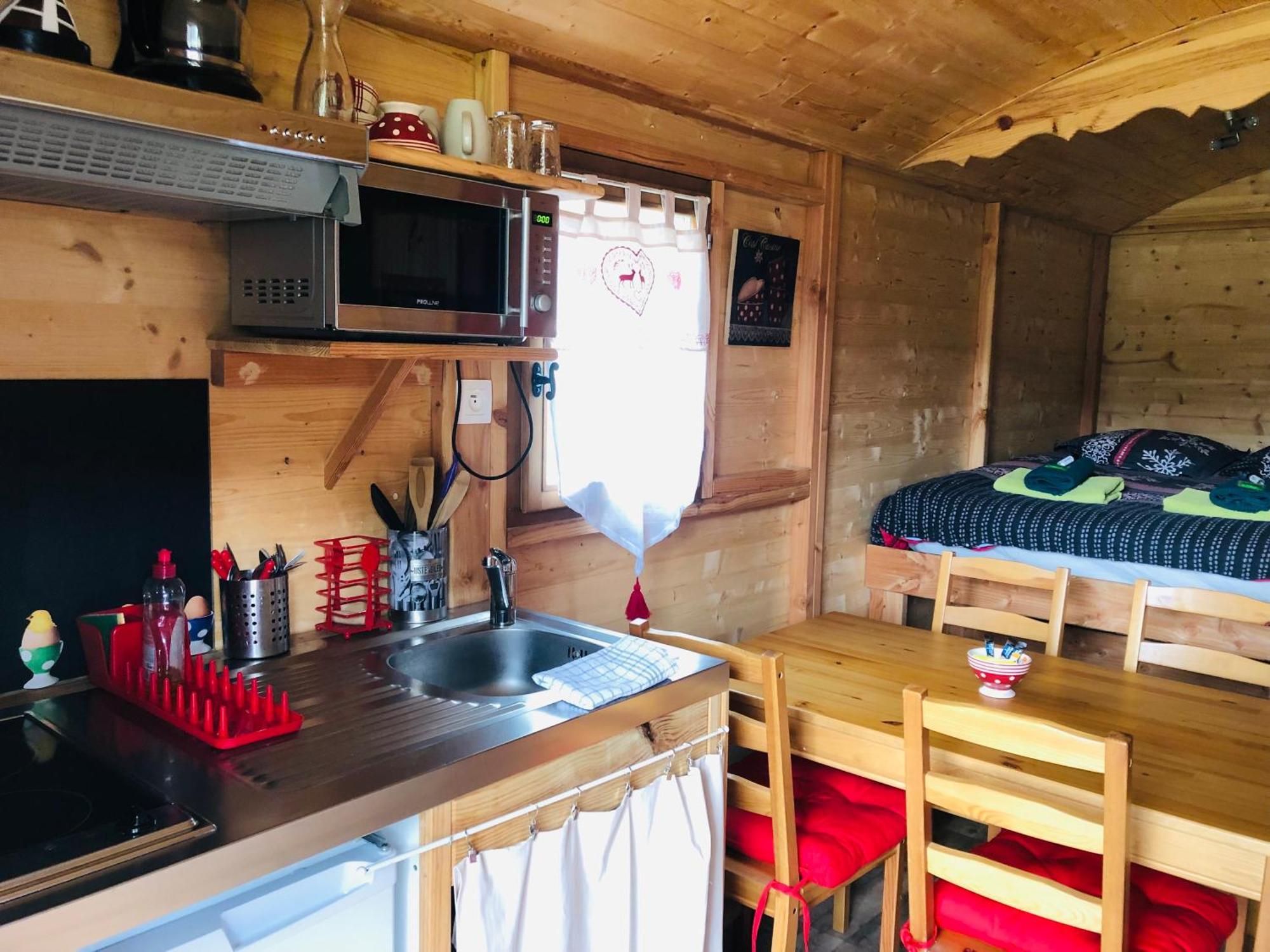 Camping, Hotel De Plein Air Les Cariamas Chateauroux-les-Alpes Exterior foto