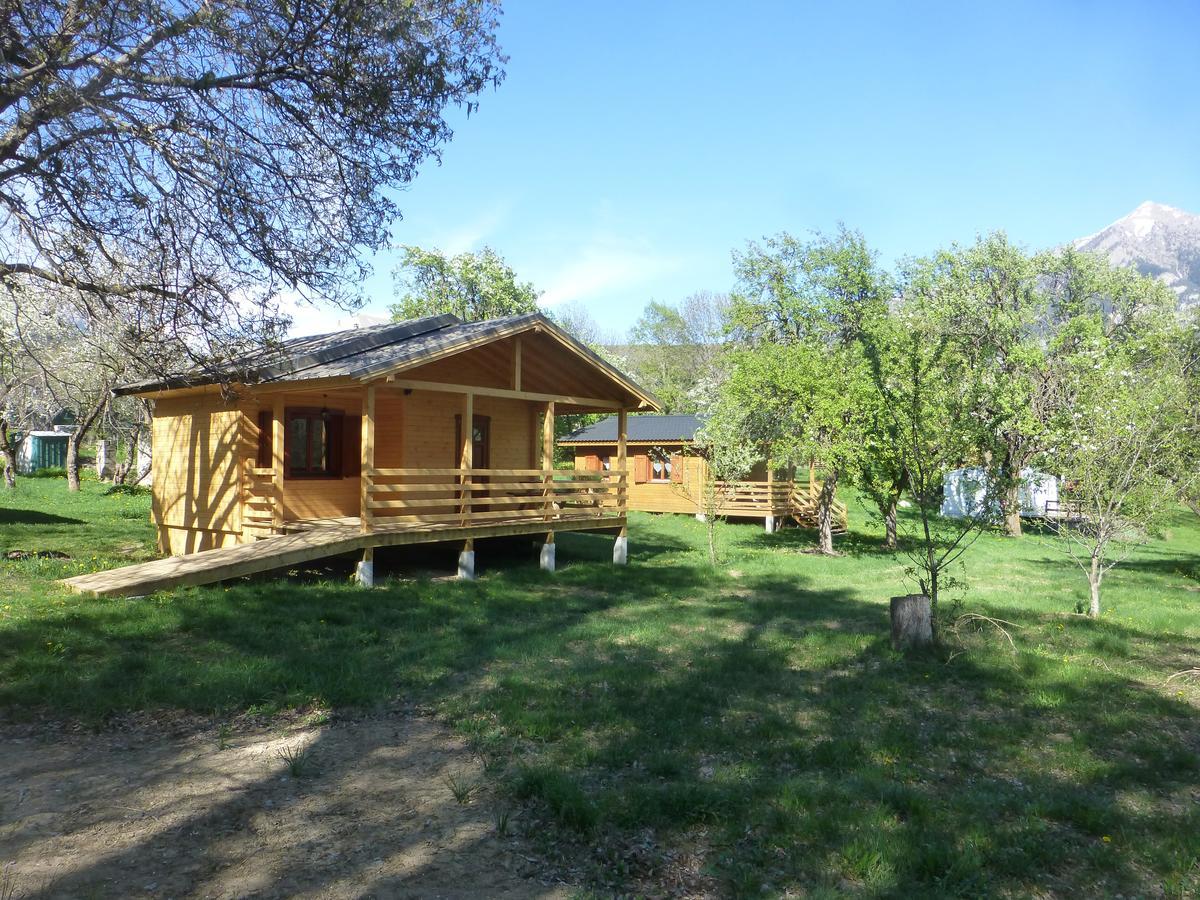 Camping, Hotel De Plein Air Les Cariamas Chateauroux-les-Alpes Exterior foto