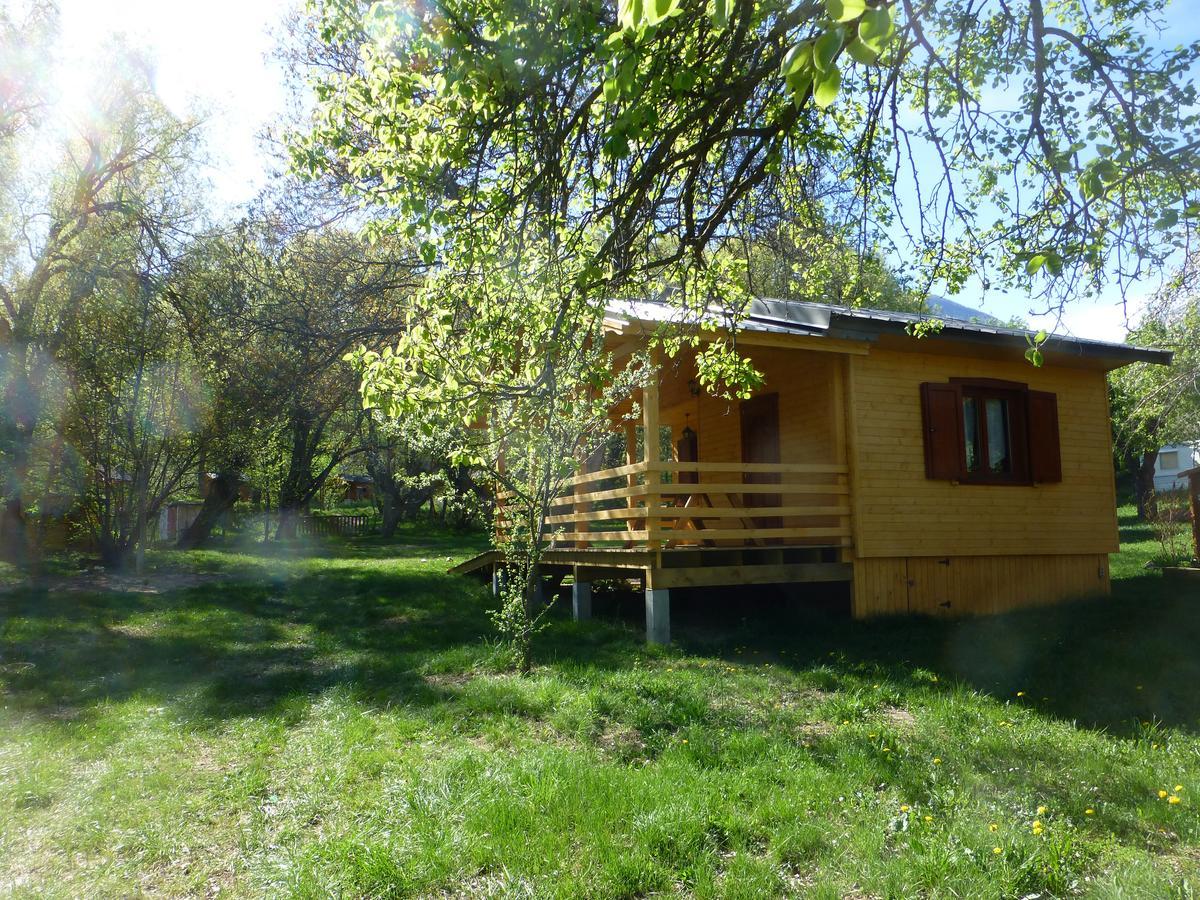 Camping, Hotel De Plein Air Les Cariamas Chateauroux-les-Alpes Exterior foto